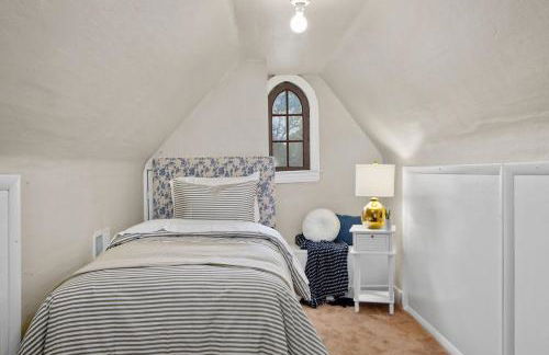 The Knocking Bird- Mins to CLE Clinic - Foto 59