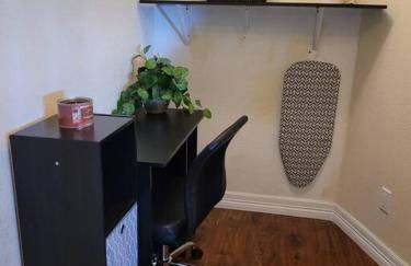 Entire 2br 2ba hilltop view home Sleeps 8 pets 4 acres Jacuzzi Central AC Kingbeds Office Free WiFi Parking Full Kitchen Refrigerator Washer Dryer Furnished Three 3 Large Sunset Dining Patios Grill Stovetop Oven Hiking Wildlife Firepit Quiet very Secluded - Foto 19