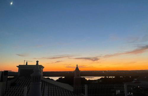 Spacious Villa. Large Rooftop. 4 Bedroom Sleeps 8 - Foto 19