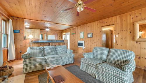 Steps to Lake Cedarville Cabin 12 with Shared Perks - Foto 5