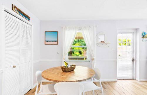 Siesta Key, Heated Pool, Dock on Lagoon, Turtle Beach 1 mile and Crescent Beach 2 miles, 1bdr - Foto 7