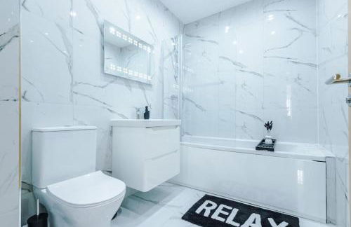 Heart of Didsbury Luxury 2 Bed Apartment by HASS HAUS - Photo 23