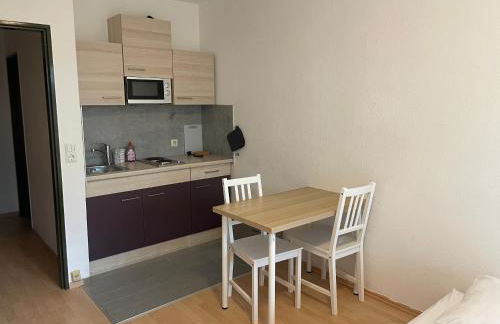 Stadtnahe Wohnung mit Terrasse - Foto 2