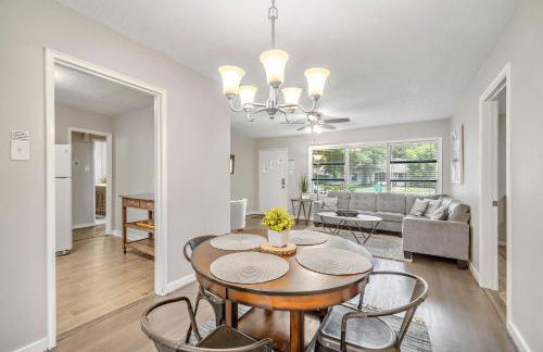 3 Bedroom Home The Neighborhood Spot desks in 2 rooms high speed Internet wifi Kick Back & Relax close to Houston Hobby Airport 5 star superhost - Foto 14