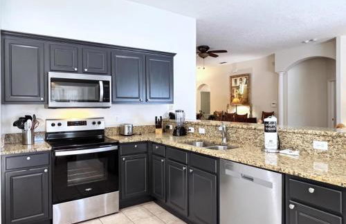 Lovely Lakeside 4-bed Pool Home At Villa Sol-3125 4 Bedroom Home by RedAwning - Foto 28