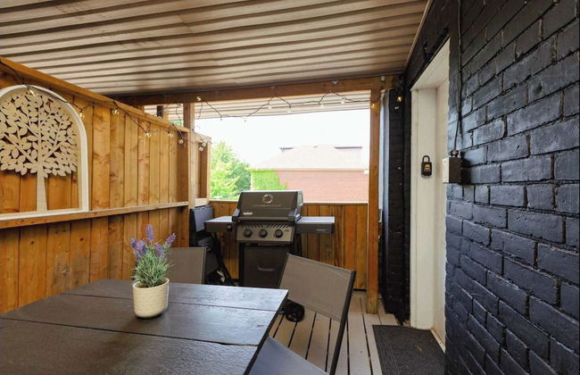 Casa Leslieville - 2BR Suite w LRG Patio - Photo 1