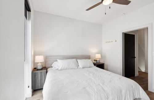 New Modern Townhome With Rooftop Patio 2 Bedroom Townhouse by RedAwning - Foto 28