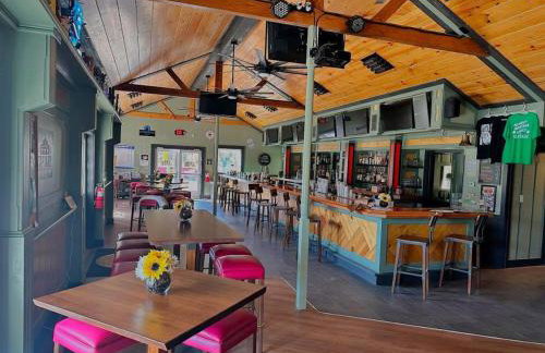 Larry's Love, Early check-in, late check-out! - Photo 25