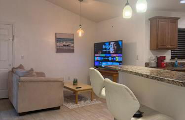 Stylish one bedroom apartment with full kitchen - Foto 1