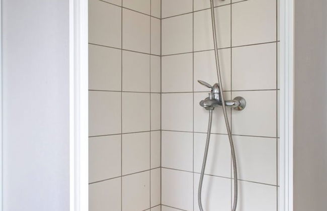 Cute Yellow Handmade House With Garden - Foto 29