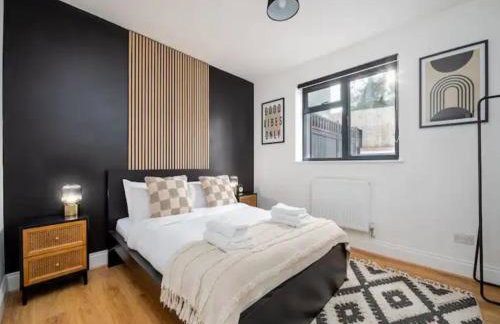 Modern and Bright Home Minutes From Central London - Pass the Keys - Foto 13