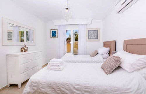 Casa Juana is a modern, luxury, exclusive, 6 bedroom villa. - Foto 18