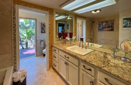 Colorful El Cajon Gem Deck, Garden and Valley Views - Foto 16