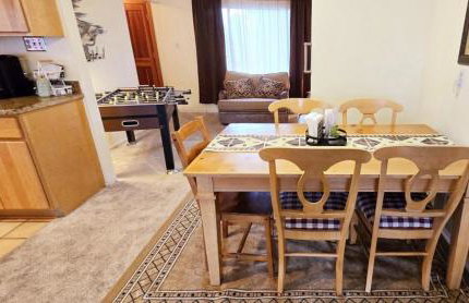 Hot Air Balloon Haven, Hot Tub, King Bed, Office, Foosball, Bball - Foto 14