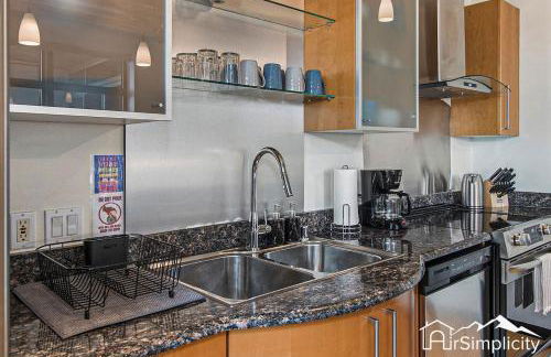 Condo w pvt balcony & gym access - Foto 17