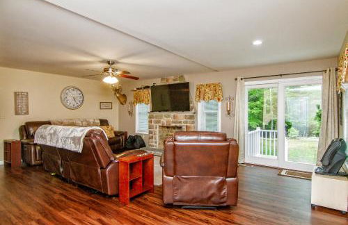 Cabin by the Creek with private creek access - Foto 31