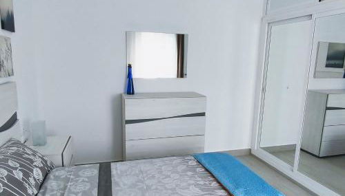 Red Hibiscus Corralejo iRent Fuerteventura - Photo 5, towels, wardrobe