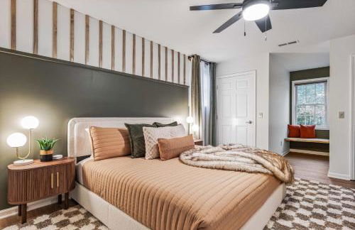 Newly Renovated Luxe Home near Asheville | Pool, Hot Tub, Theater & Games! - Foto 36