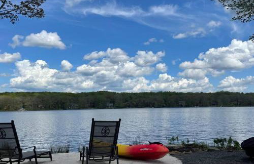 Lakeside Oasis with Kayaks, Hot Tub, & Fire Pit - Foto 1