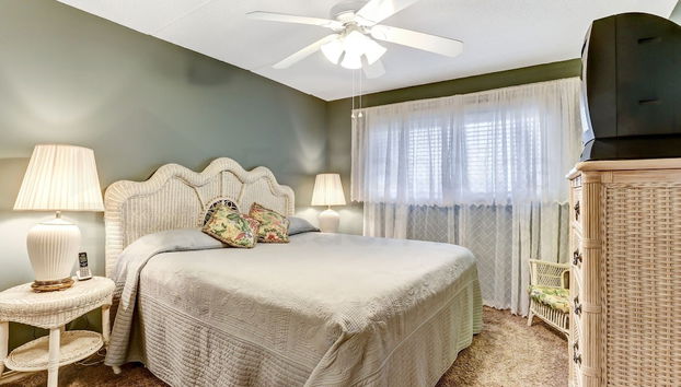 Spacious Condo Just Steps from the Atlantic by RedAwning - Foto 2, Habitación