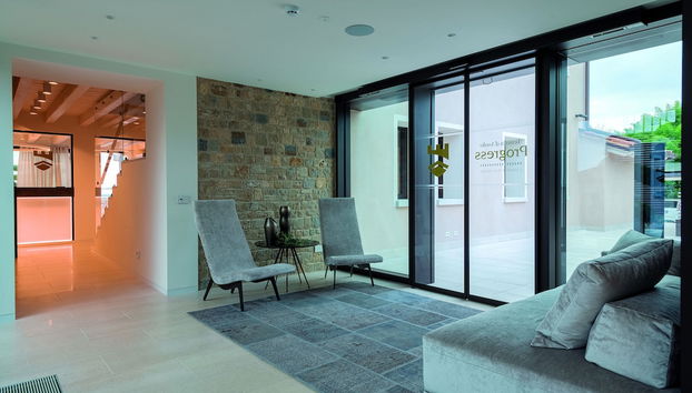 Coin salon dans le hall