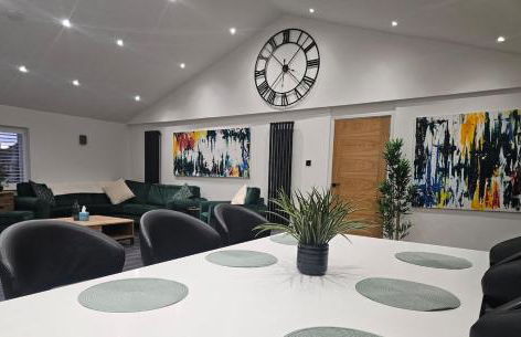 The Penthouse Tamworth Spacious 3 Bedroom Apartment in the town centre - Photo 12