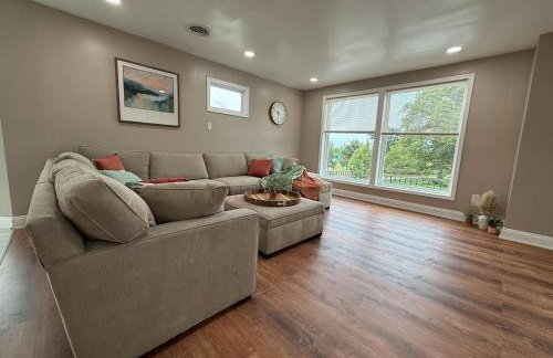 Riverview Walk to Falls Newly Renovated 4 BDRMS - Foto 5