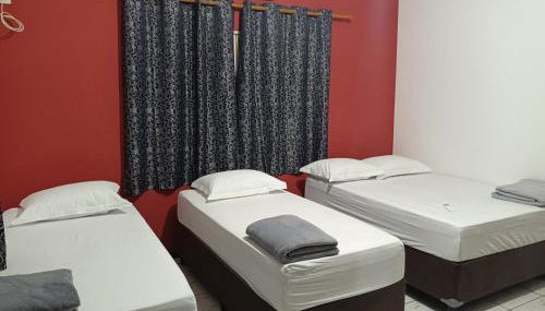 Casa grande, ar em todos os quartos, cabe 3 carros - Foto 2