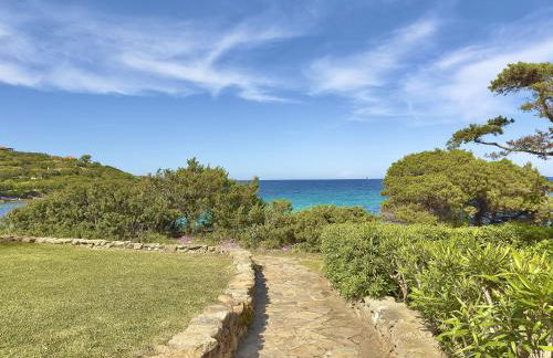 Luxury Seafront Apartment - Beach Access - Parking & WiFi - by Coral Property - Foto 54