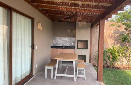 Bangalô com piscina e privacidade a 6 km do centro - Foto 8