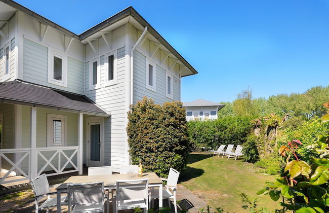 Villa in Hellevoetsluis Near North Sea Beach - Photo 8