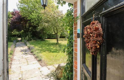 Guildford Farmhouse - Photo 3