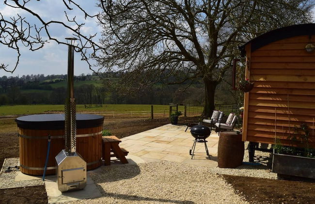 Shephards Hut With Hot Tub in the Cotswolds - Foto 4