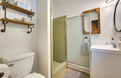 Cozy and Chic Lake Arrowhead Cabin with Deck! - Foto 21