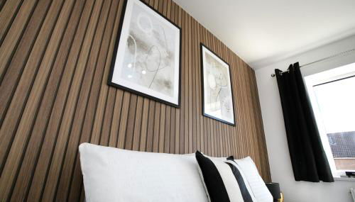 Large 4 Bed House - Long Stays Welcome - Smart TVs in Each Bedroom - Parking - Wifi - Foto 4