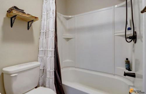 The Mountain Top Escape w/Scenic Views & Trails - Foto 23