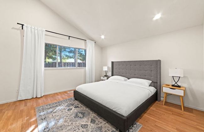 Delightful 4BR Home Nr Downtown Reno w Fireplace - Foto 13