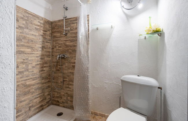 Majestic Holiday Home in Laroque With hot tub - Foto 20