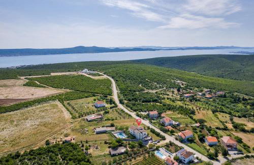 Apartman Strmota s bazenom i jakuzijem - Foto 4