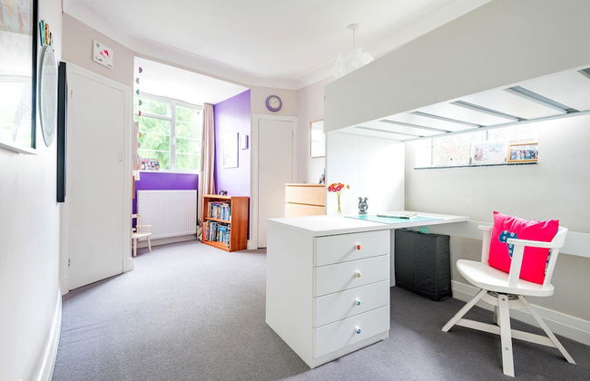 Majestic Home With Beautiful Garden in North West London by Underthedoormat - Foto 8