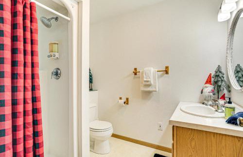 Lakefront Home with Private Beach in Rhinelander! - Foto 13