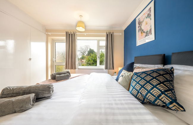 Pierocks Carver Entire House, Free Parking and Wi-fi in High Wycombe - Photo 4