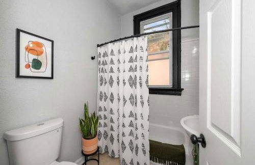 Stylish Modern Gem in the HIlls - Foto 21