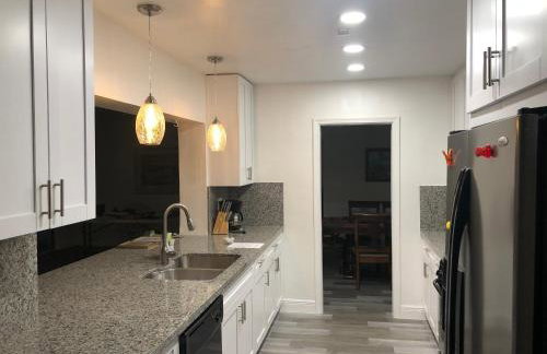 Purely Pompano, Pool, Water front, Paddleboard, Beach, 5 bedroom 3 bath - Photo 27