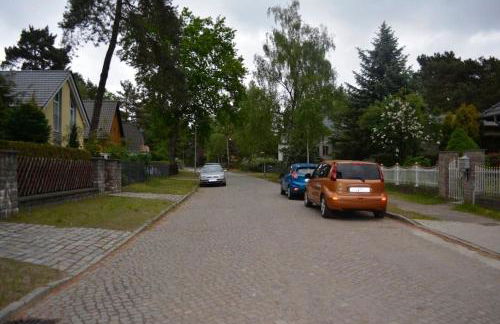 Private Souterrain Apartment in the green of Berlin - Foto 22