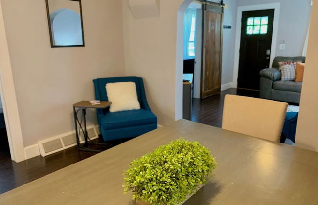 The Cottage! Chic Bungalow Near Old Town Square! - Foto 16