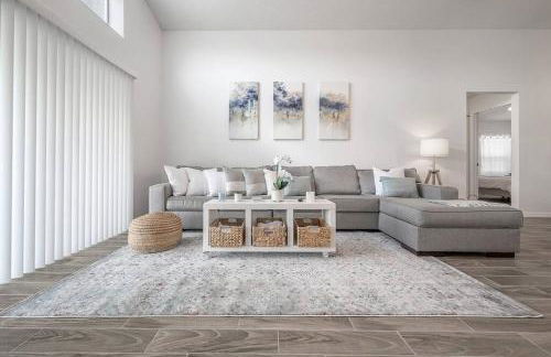 Newly Renovated 4BR 2B Riverview Oasis with King - Foto 1