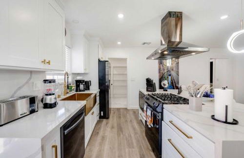 4BR Escape - Mtn Views Private BBQ - Foto 6