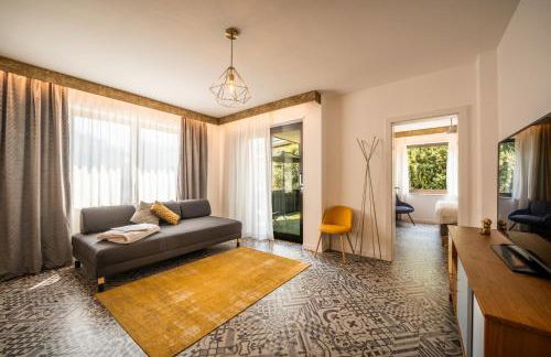 goldfinger + suites - Photo 6