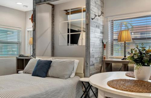 Quiet Corner Suite Heated Pool & 2 mins 2 beach - Foto 6